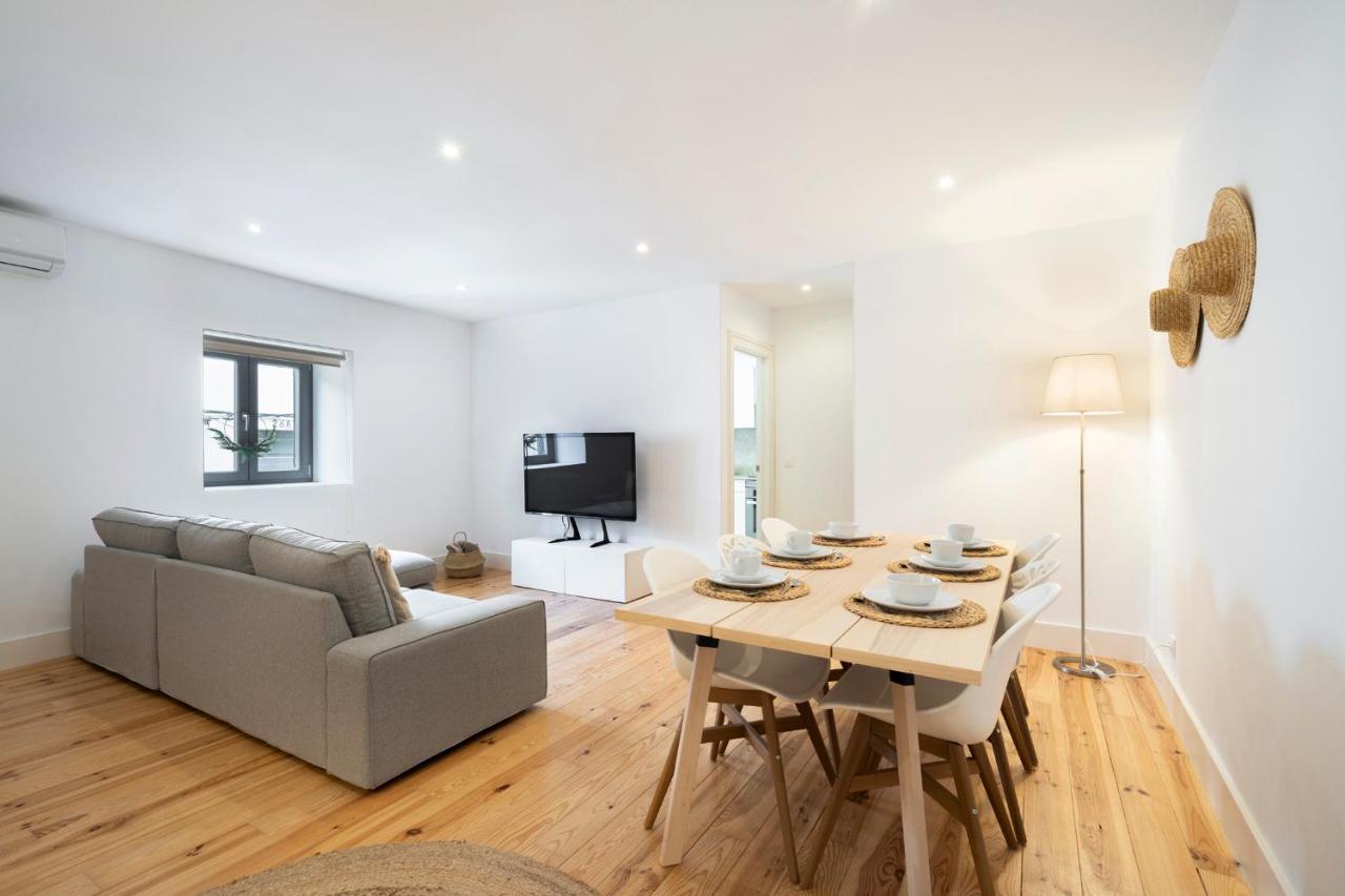 Warm And Cozy Parquet Flooring Apartment In Almada Ngoại thất bức ảnh