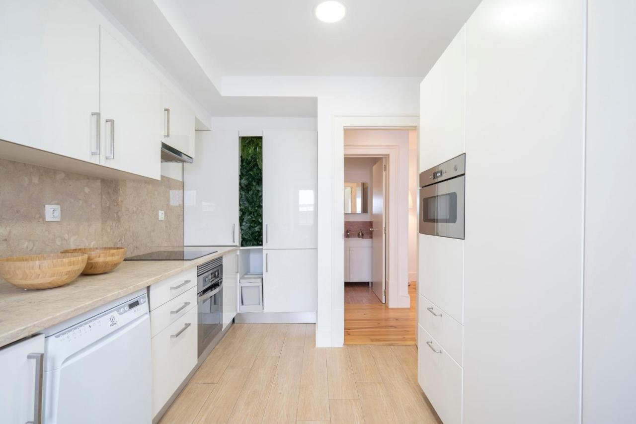 Warm And Cozy Parquet Flooring Apartment In Almada Ngoại thất bức ảnh