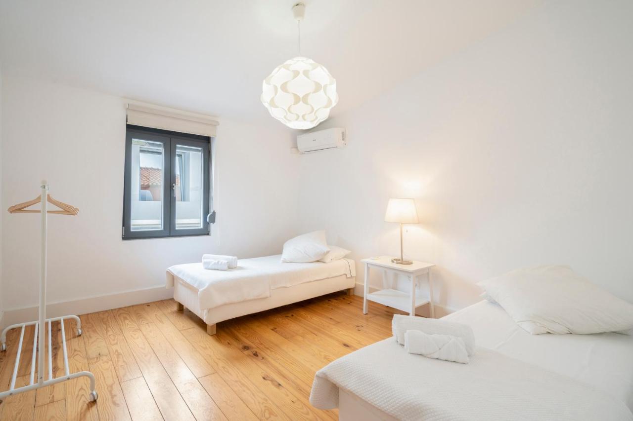 Warm And Cozy Parquet Flooring Apartment In Almada Ngoại thất bức ảnh