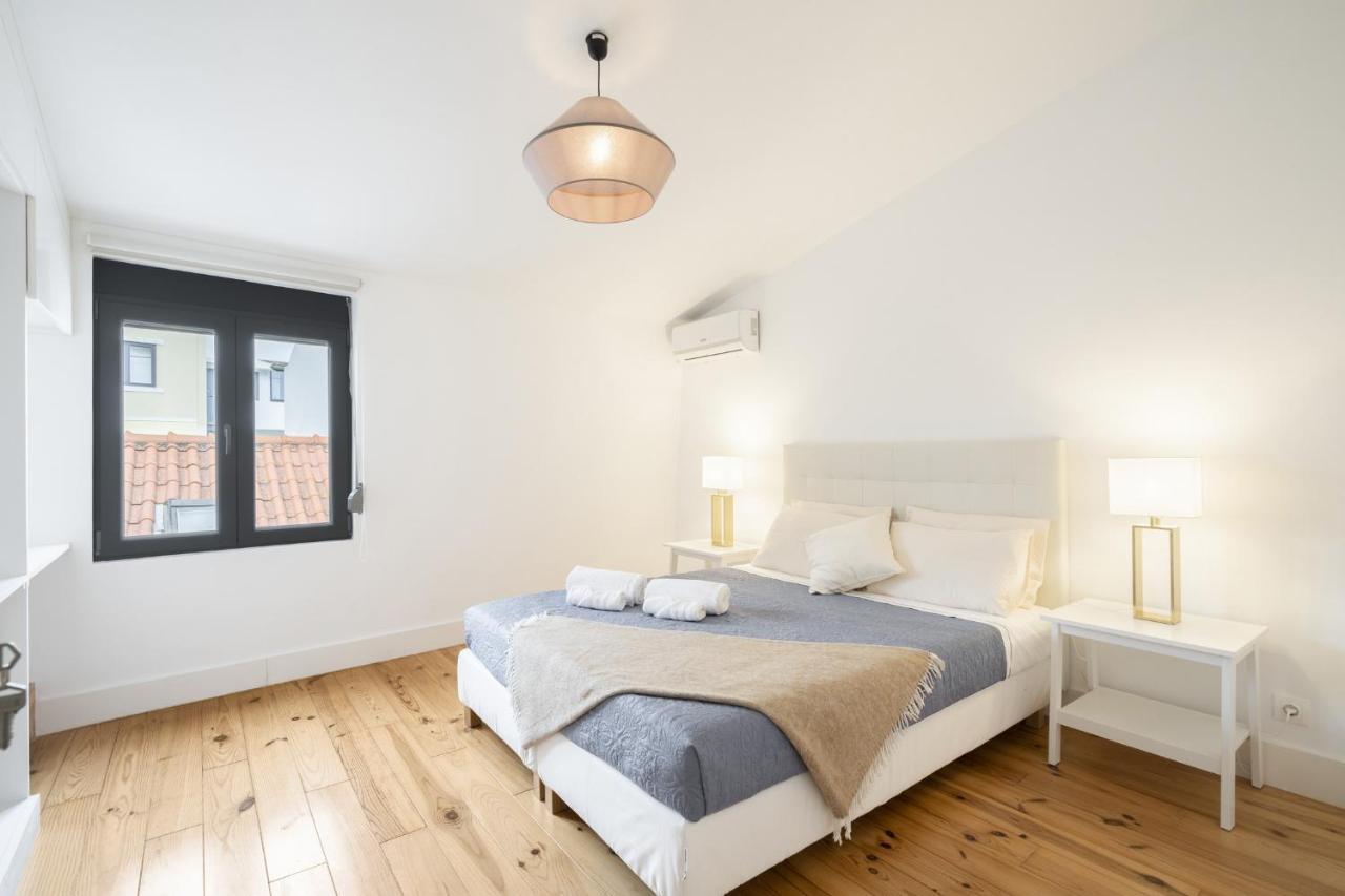 Warm And Cozy Parquet Flooring Apartment In Almada Ngoại thất bức ảnh