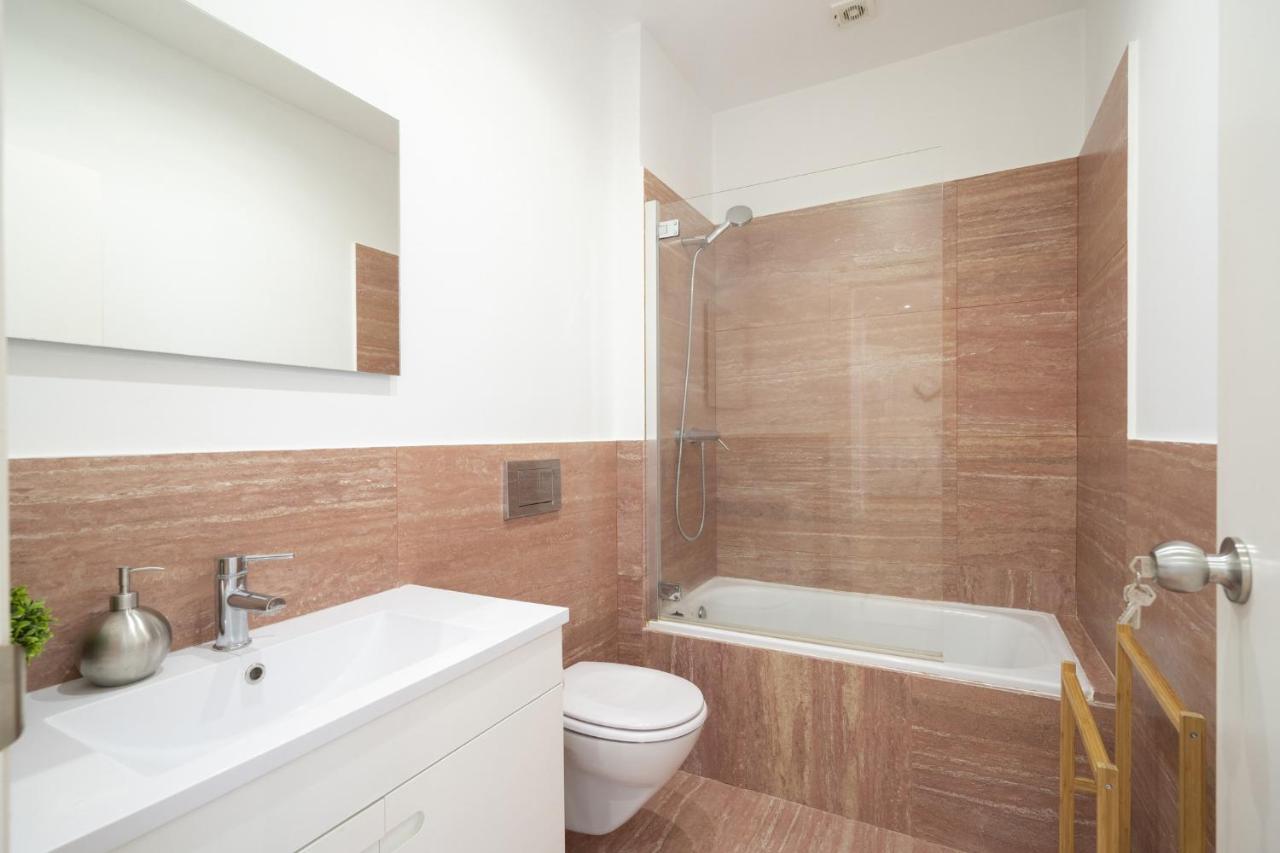 Warm And Cozy Parquet Flooring Apartment In Almada Ngoại thất bức ảnh